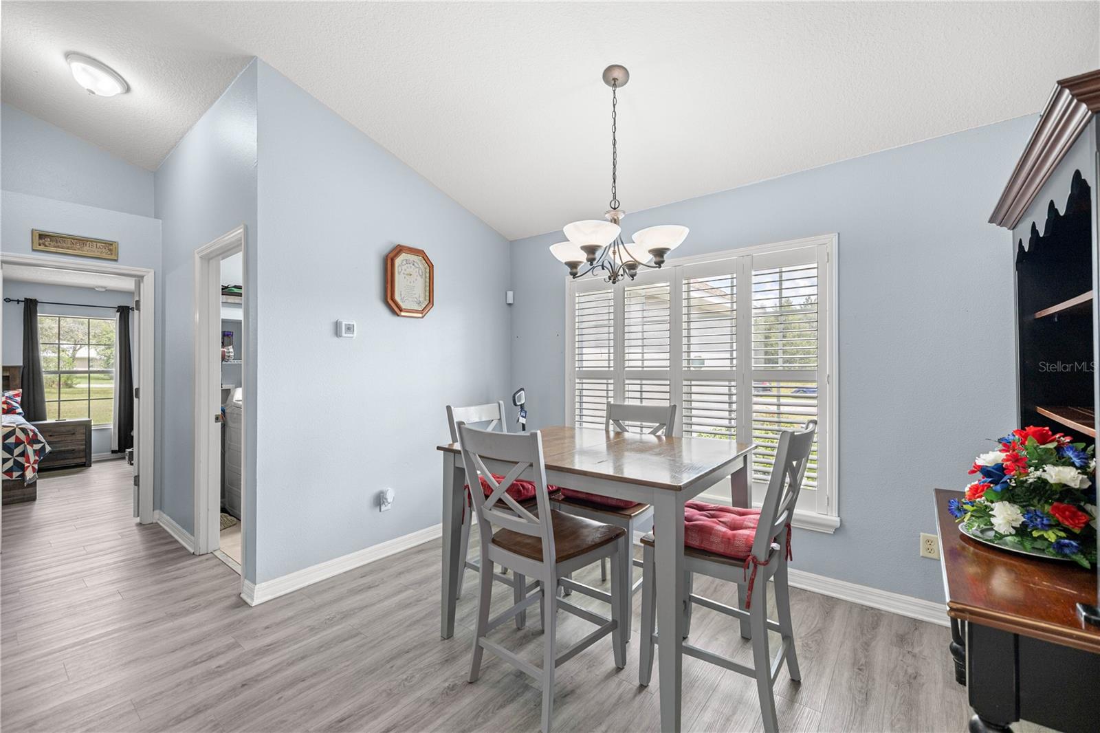 Listing photo id 9 for 2478 Angola Drive