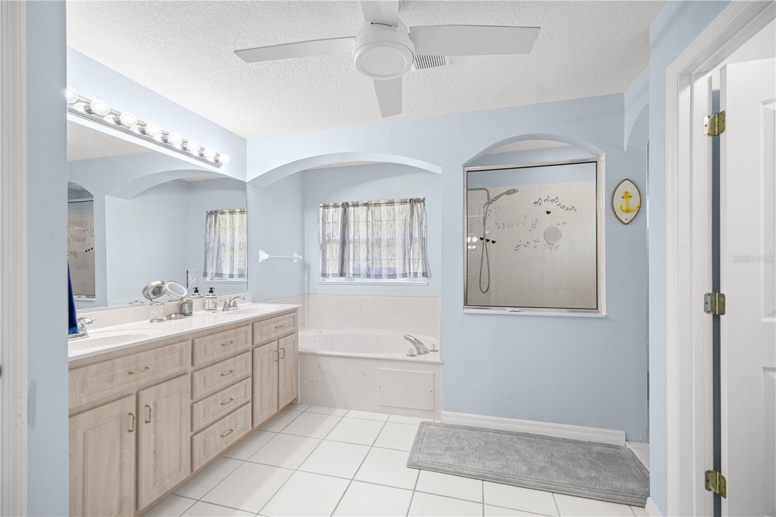 Listing photo id 13 for 2478 Angola Drive