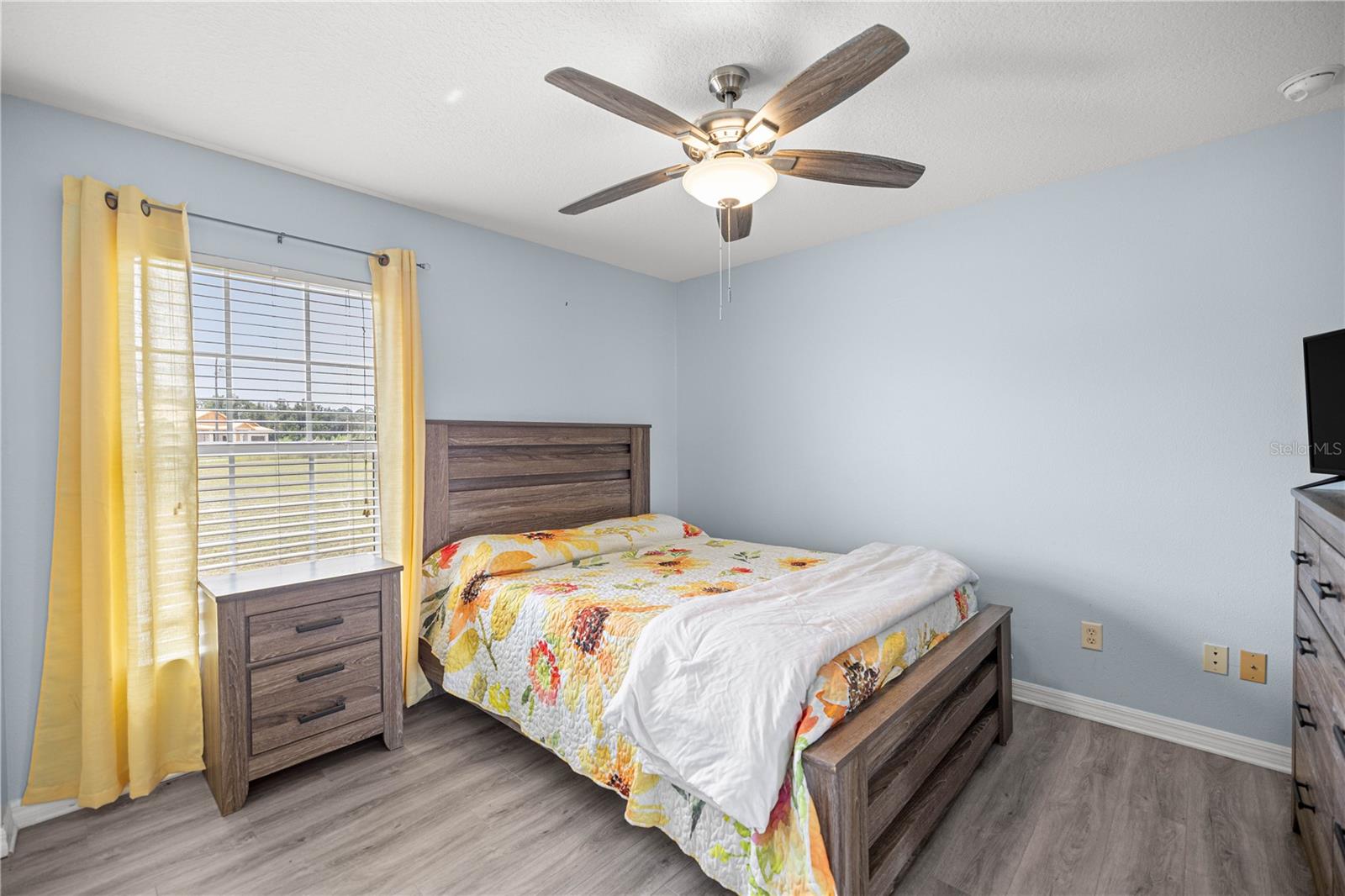 Listing photo id 16 for 2478 Angola Drive