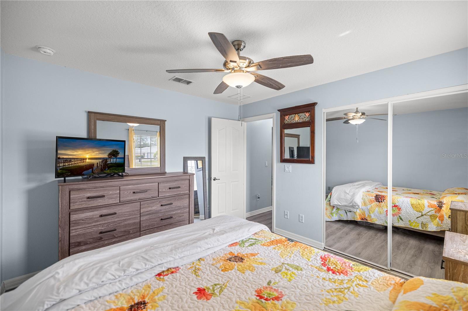 Listing photo id 17 for 2478 Angola Drive