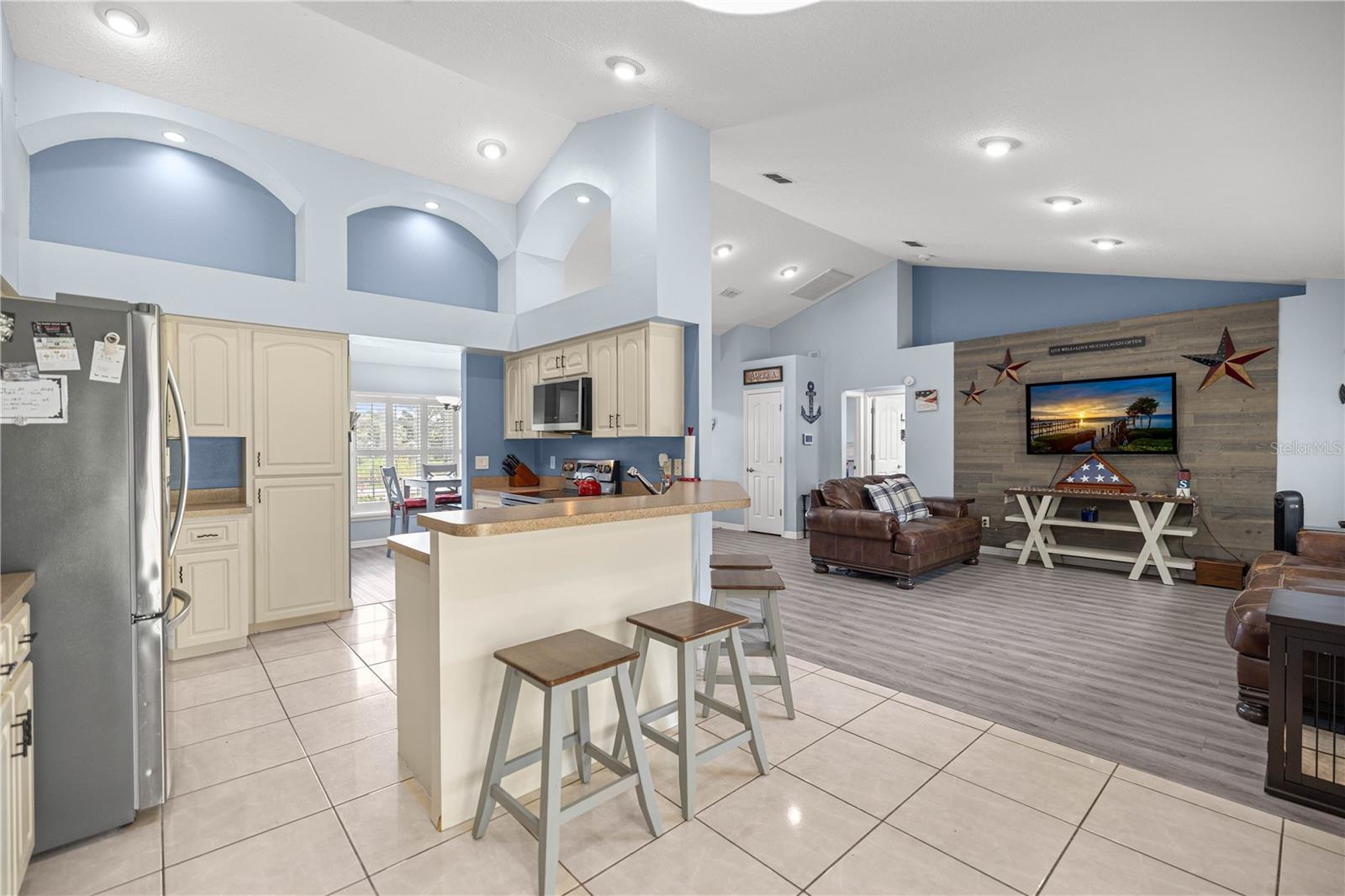 Listing photo id 0 for 2478 Angola Drive