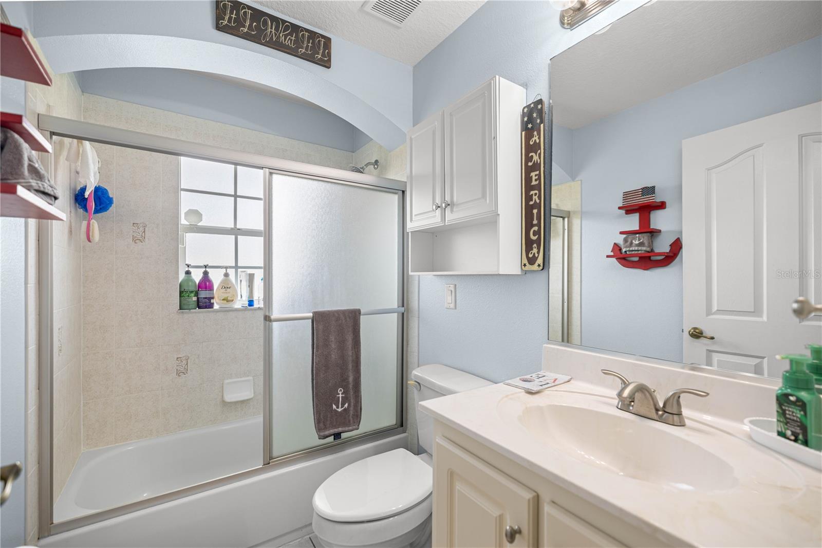 Listing photo id 18 for 2478 Angola Drive