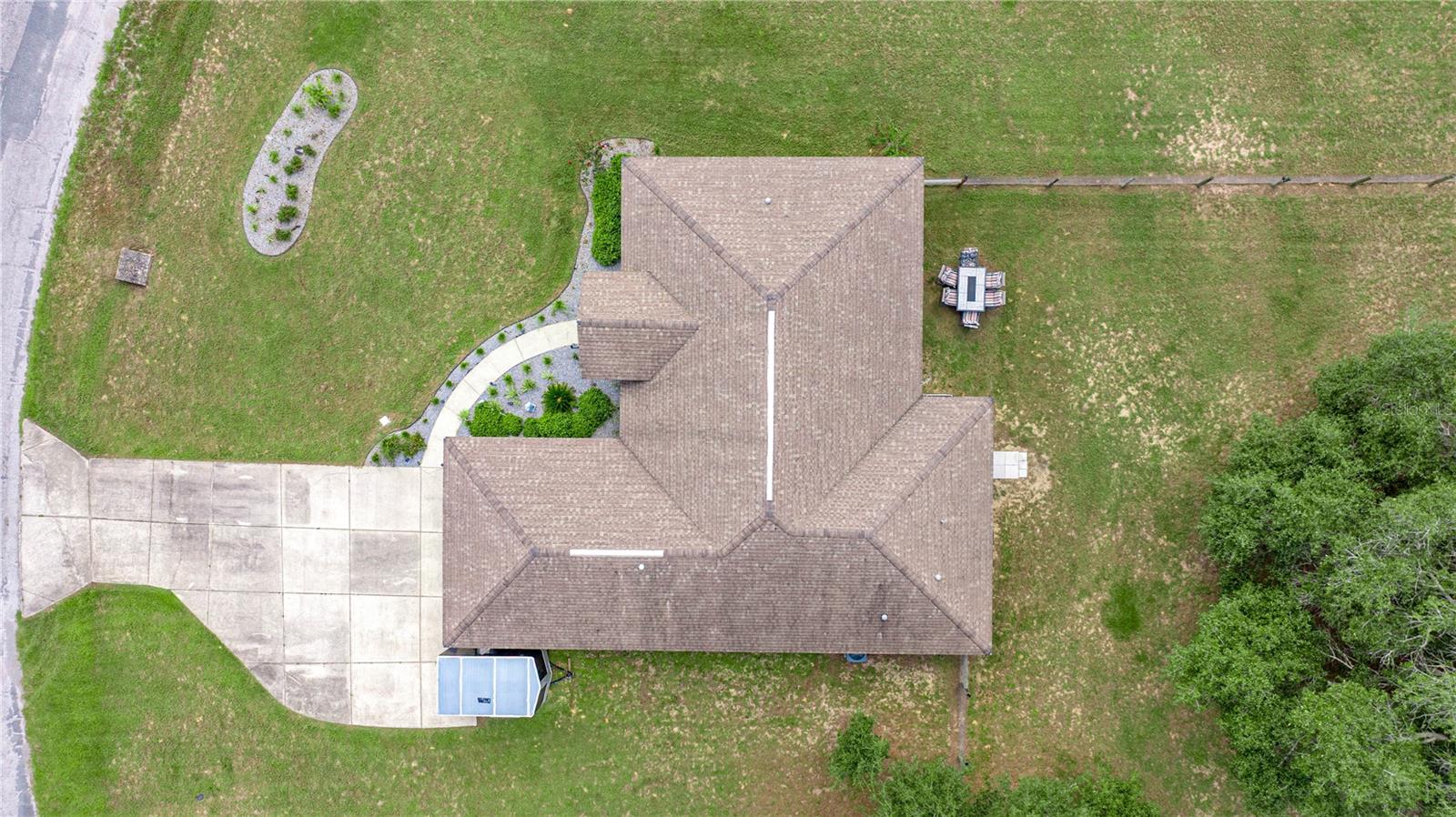 Listing photo id 27 for 2478 Angola Drive