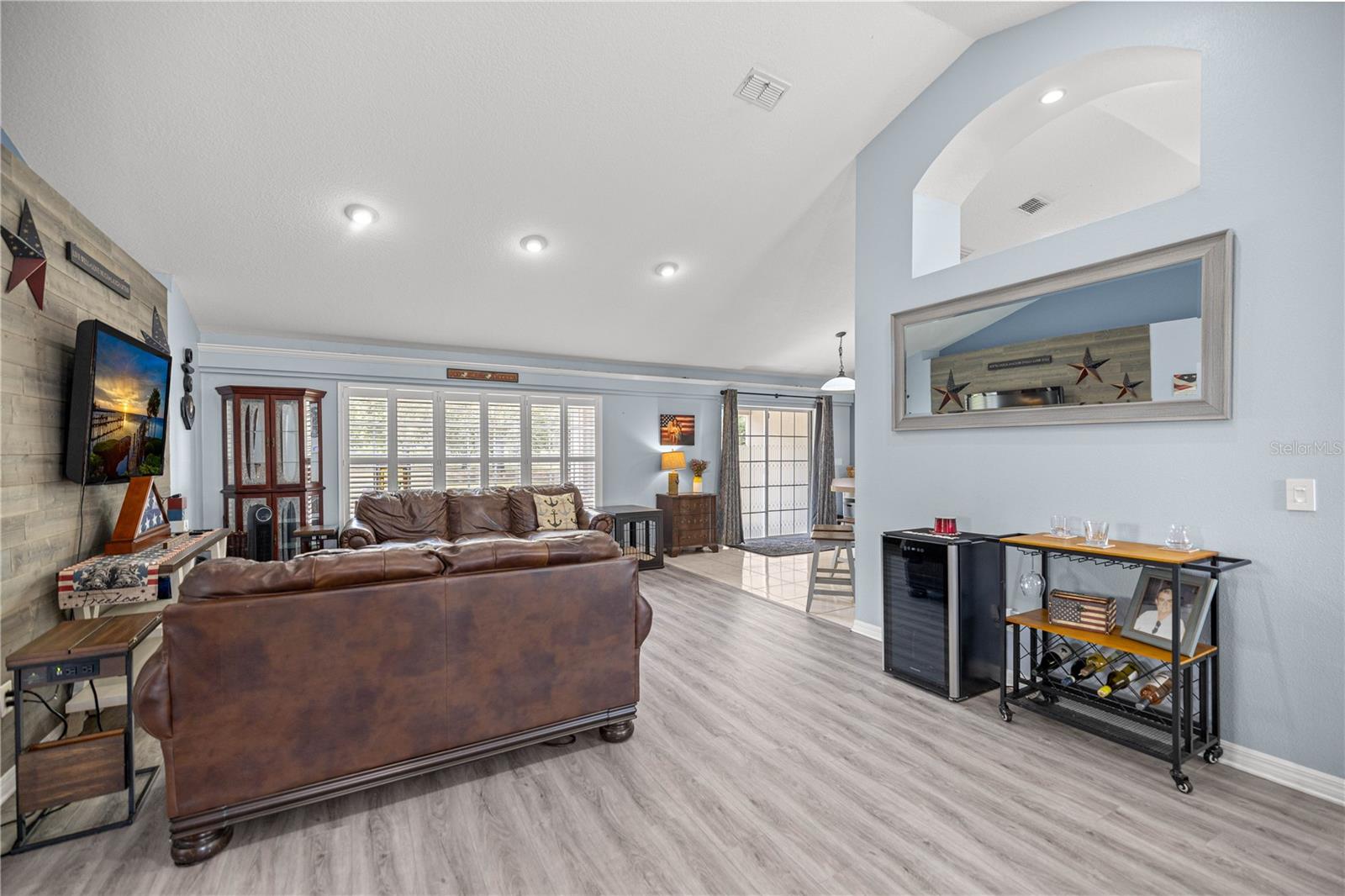 Listing photo id 3 for 2478 Angola Drive