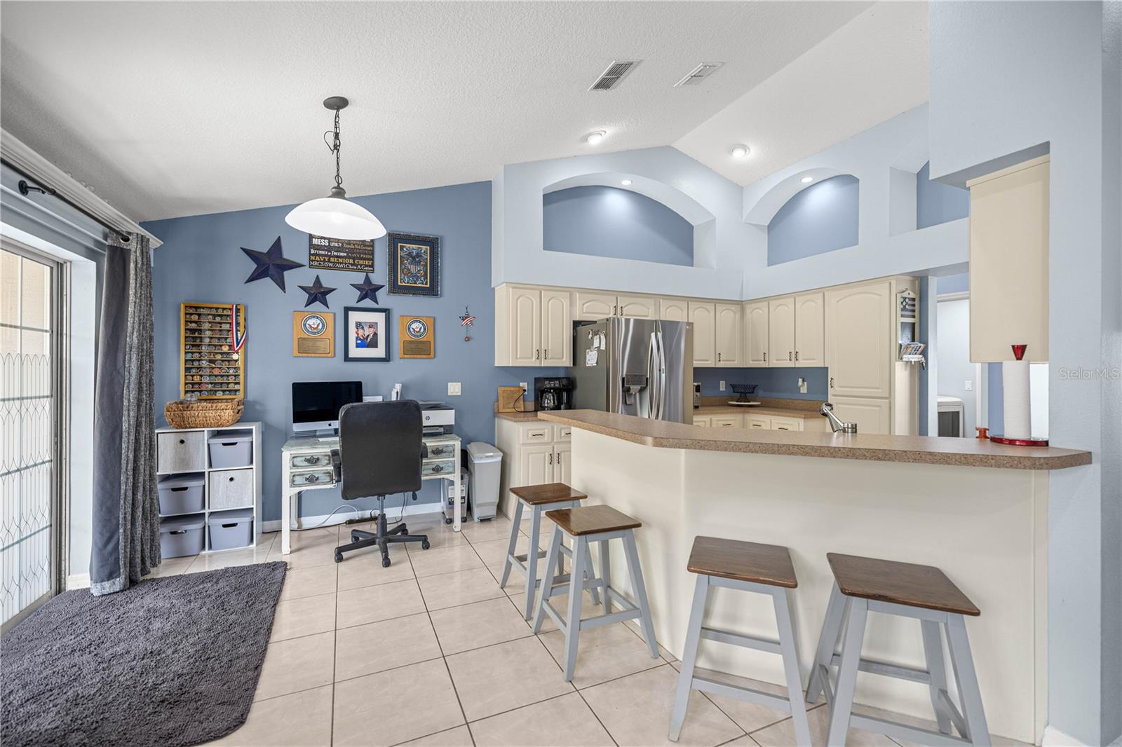 Listing photo id 6 for 2478 Angola Drive