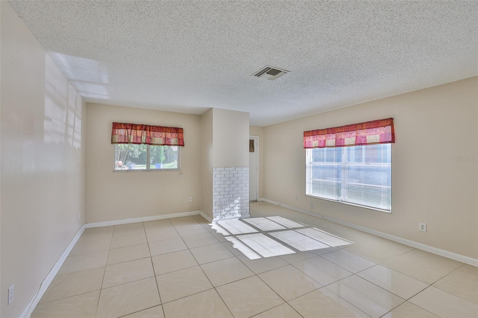 Image 4 of 35 For 11507 Valencia Drive B