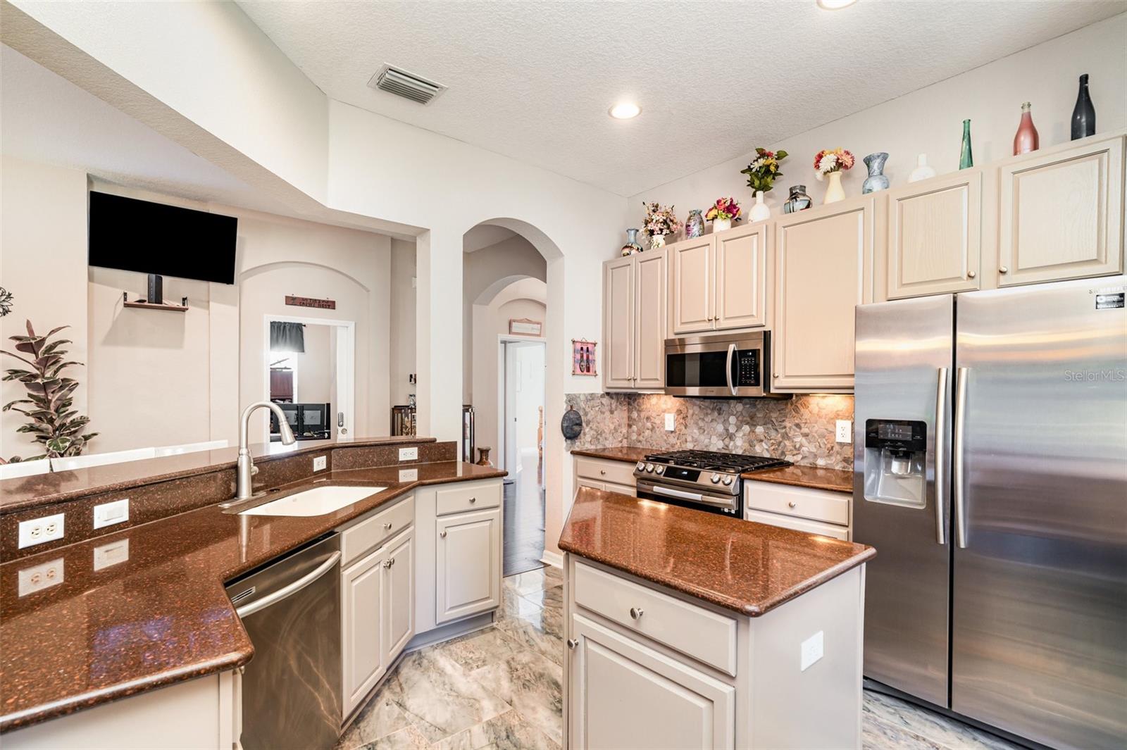 Image 7 of 22 For 909 Regal Manor Way