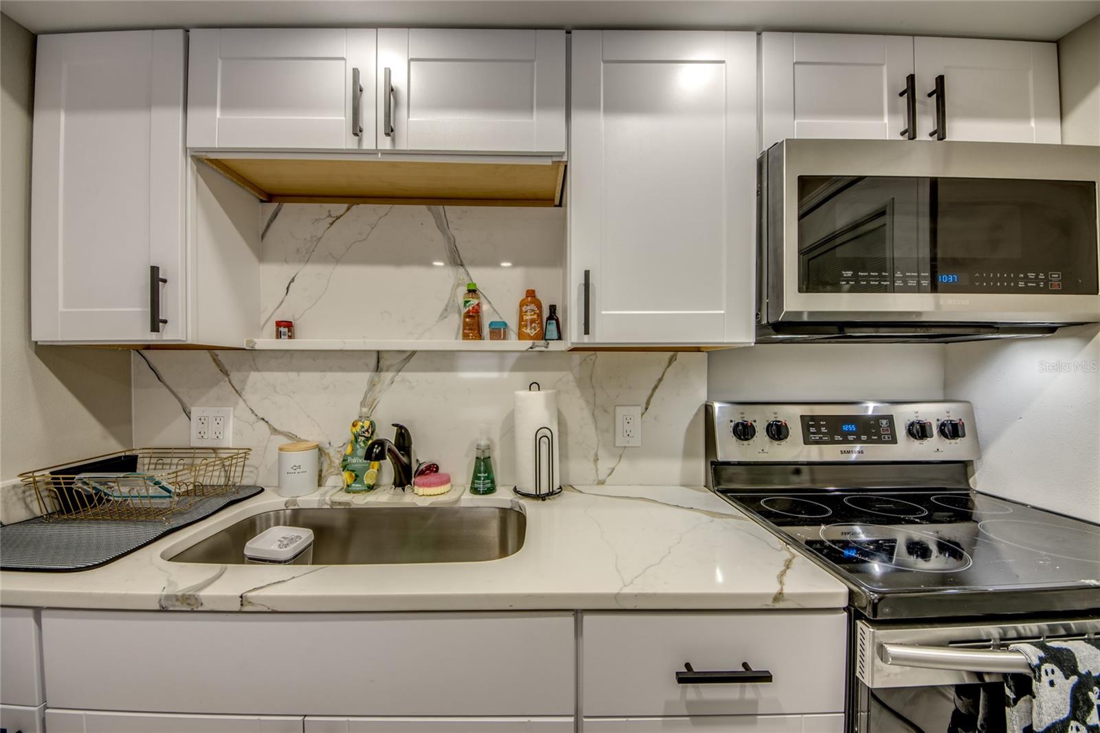 Image 21 of 35 For 2544 1st Street 107