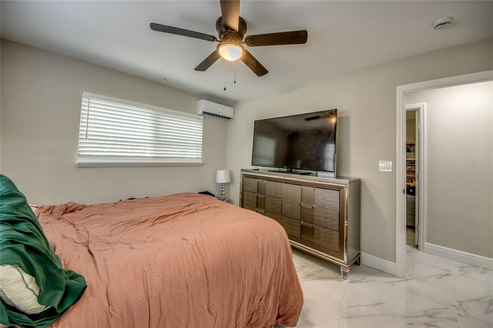 Image 25 of 35 For 2544 1st Street 107