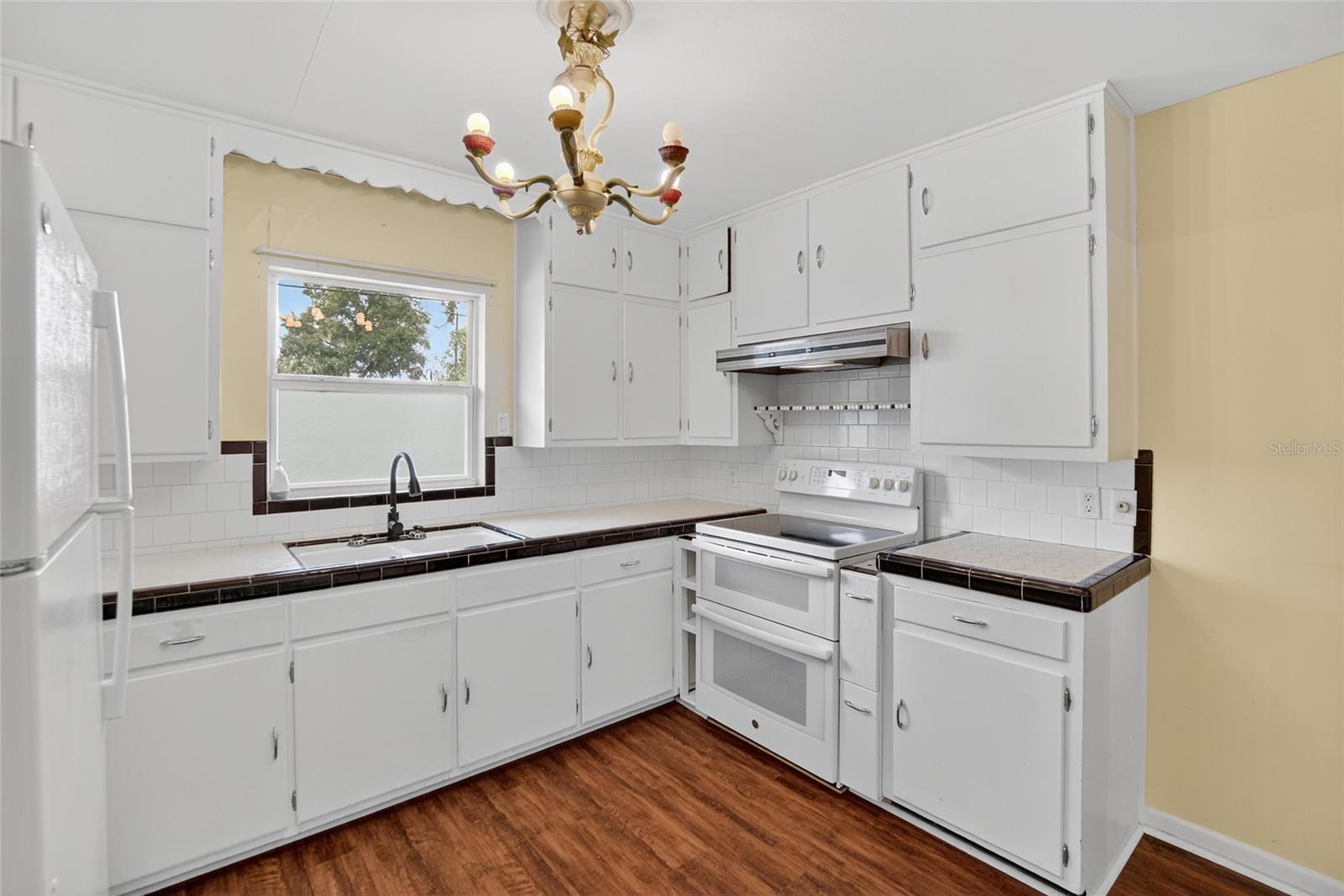 Image 10 of 39 For 509 Walker Street