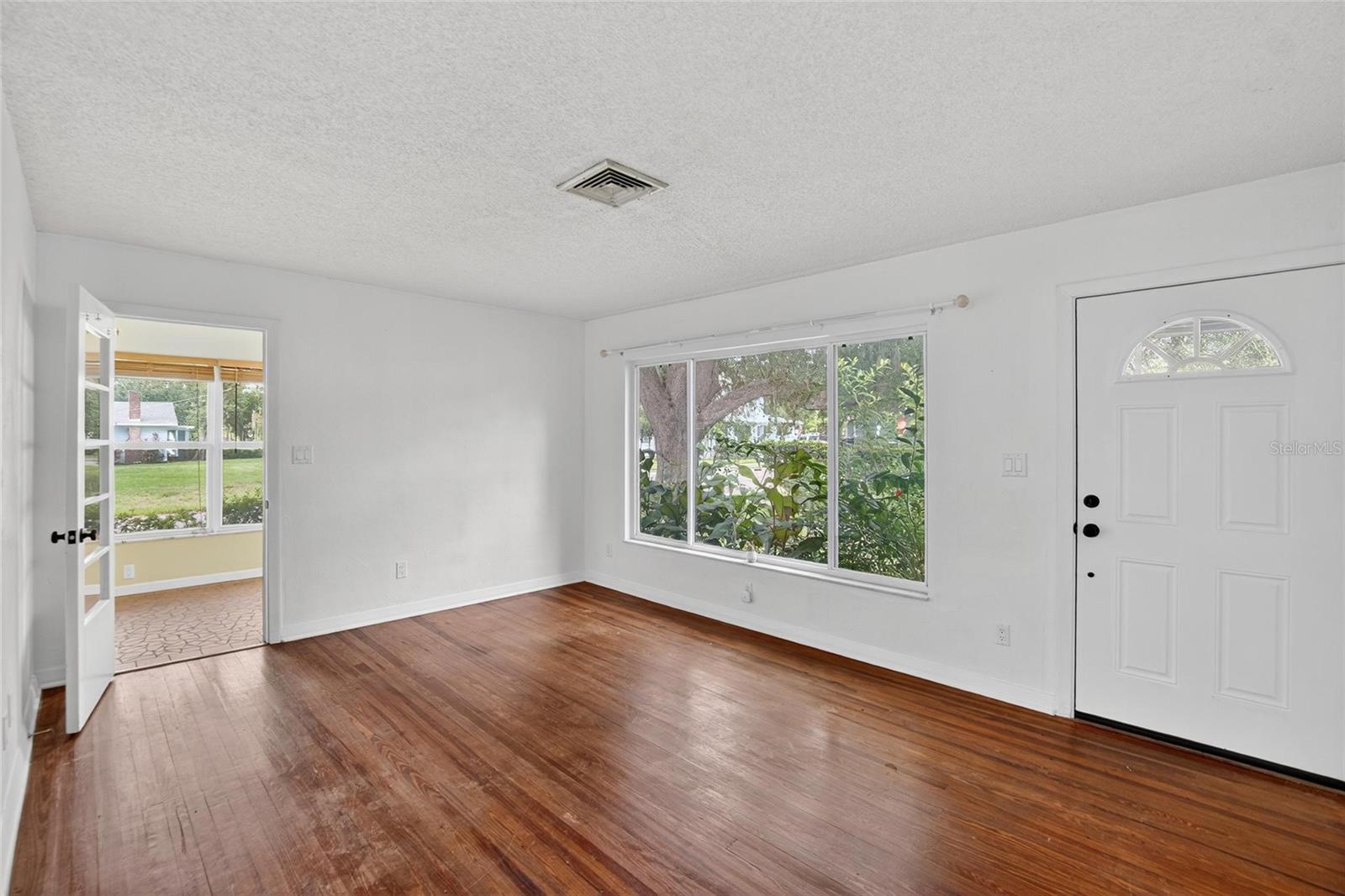 Image 13 of 39 For 509 Walker Street