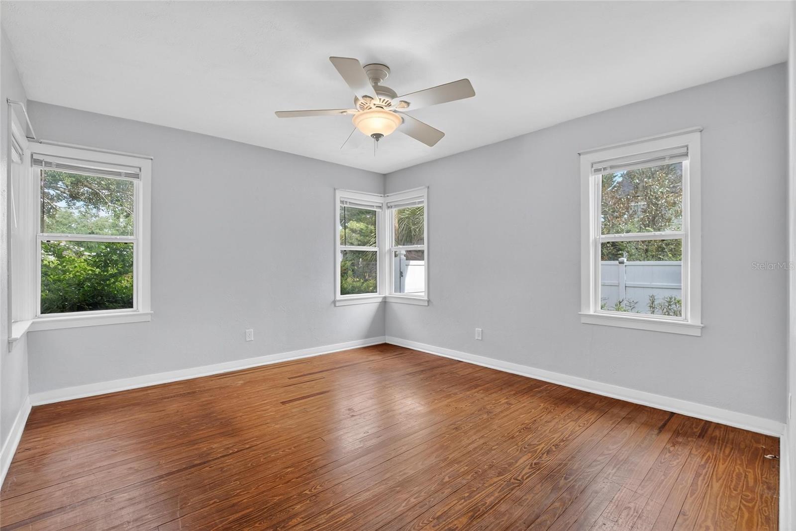 Image 17 of 39 For 509 Walker Street