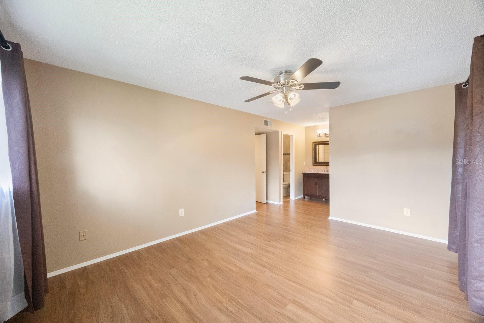 Image 13 of 22 For 6012 Laketree Lane F