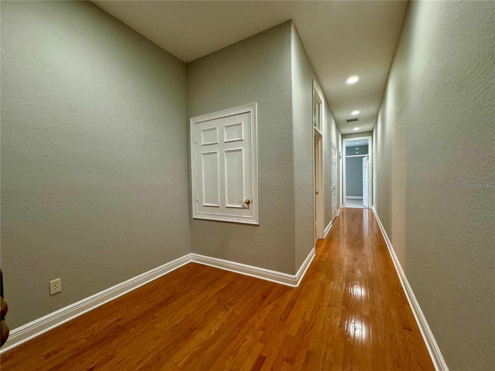 Image 26 of 46 For 601 Saxony Boulevard