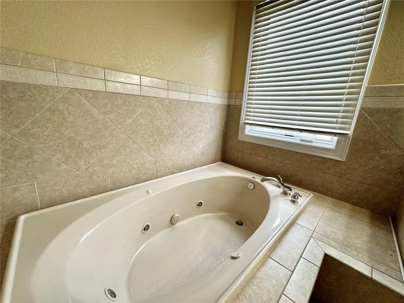 Image 31 of 46 For 601 Saxony Boulevard