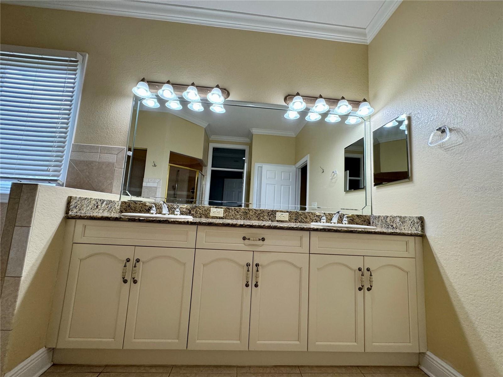 Image 32 of 46 For 601 Saxony Boulevard