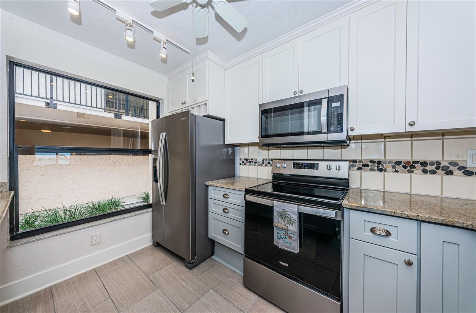 Image 10 of 63 For 6145 Sun Boulevard 107