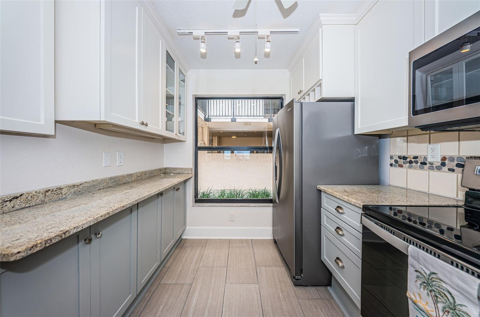 Image 11 of 63 For 6145 Sun Boulevard 107