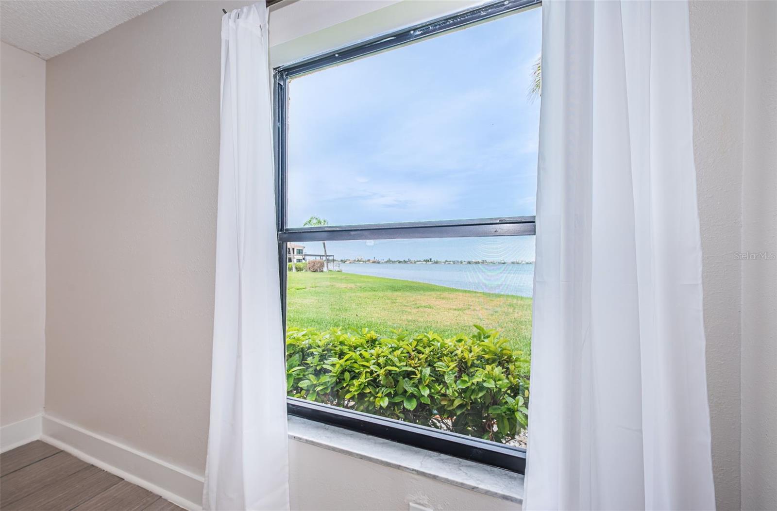 Image 23 of 63 For 6145 Sun Boulevard 107