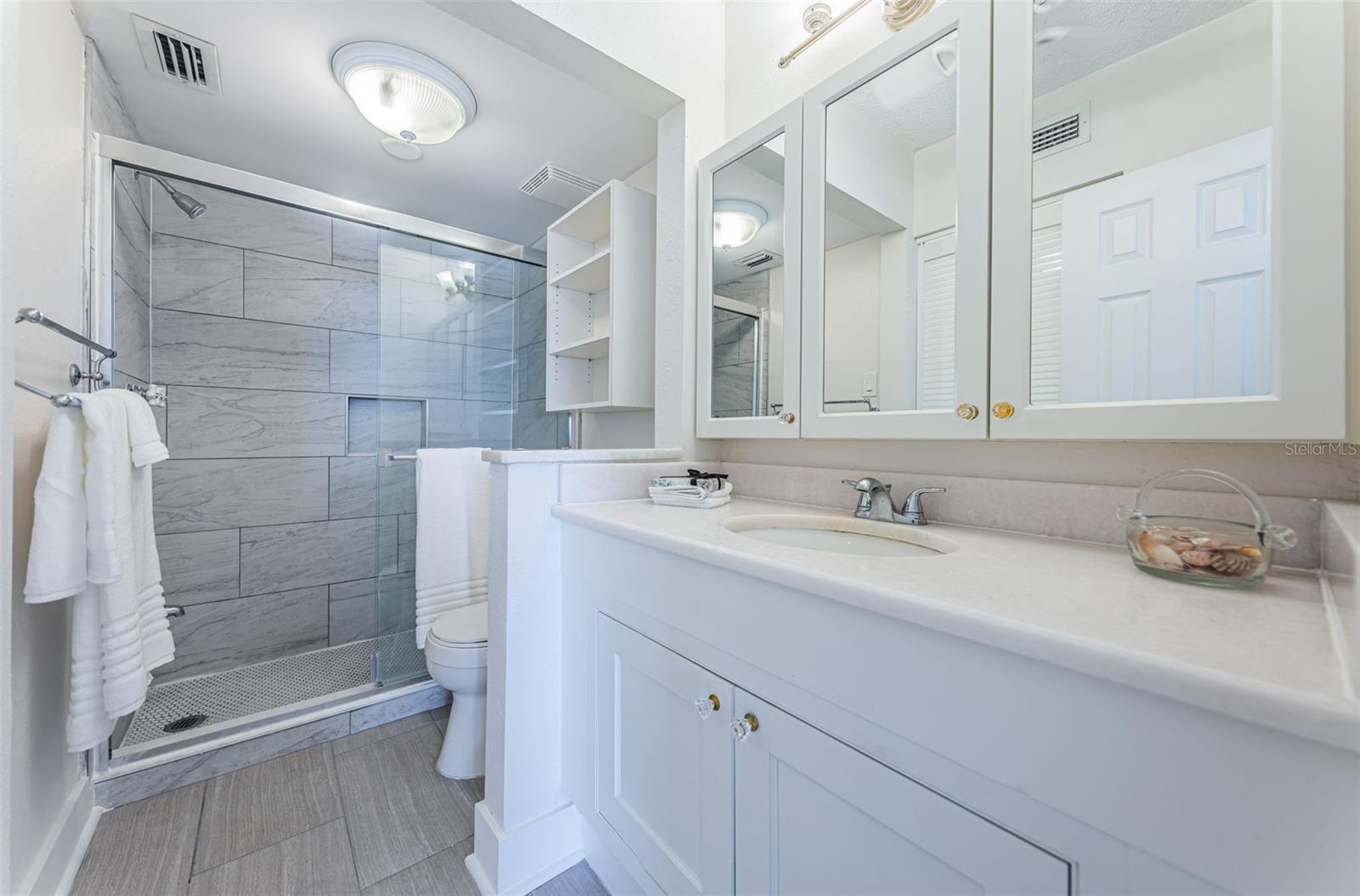 Image 26 of 63 For 6145 Sun Boulevard 107