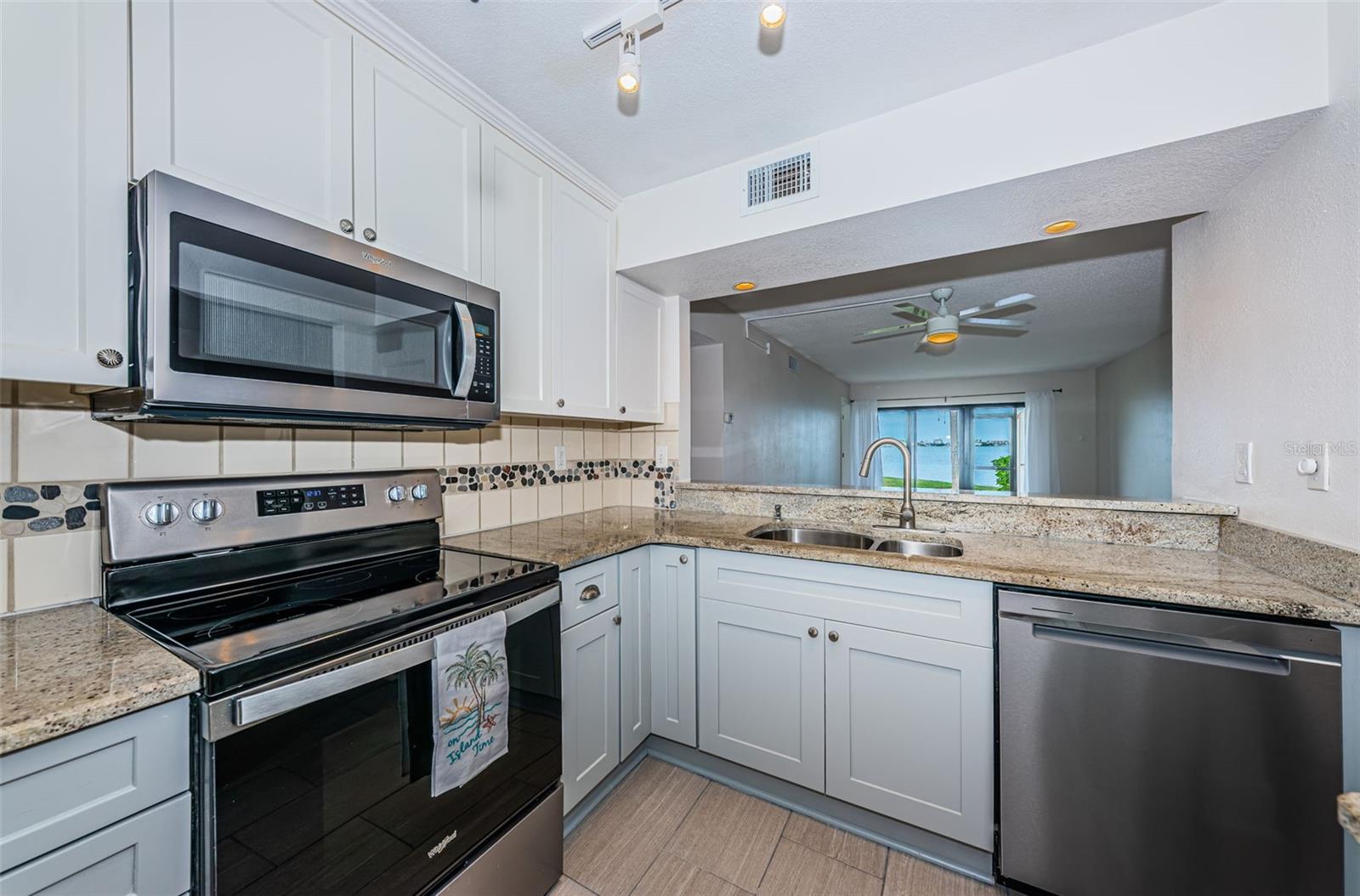 Image 9 of 63 For 6145 Sun Boulevard 107