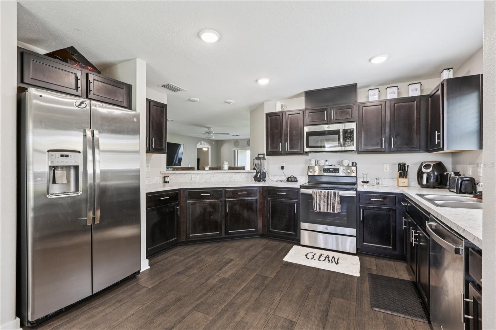 Image 11 of 31 For 1430 Blue Bayou Circle