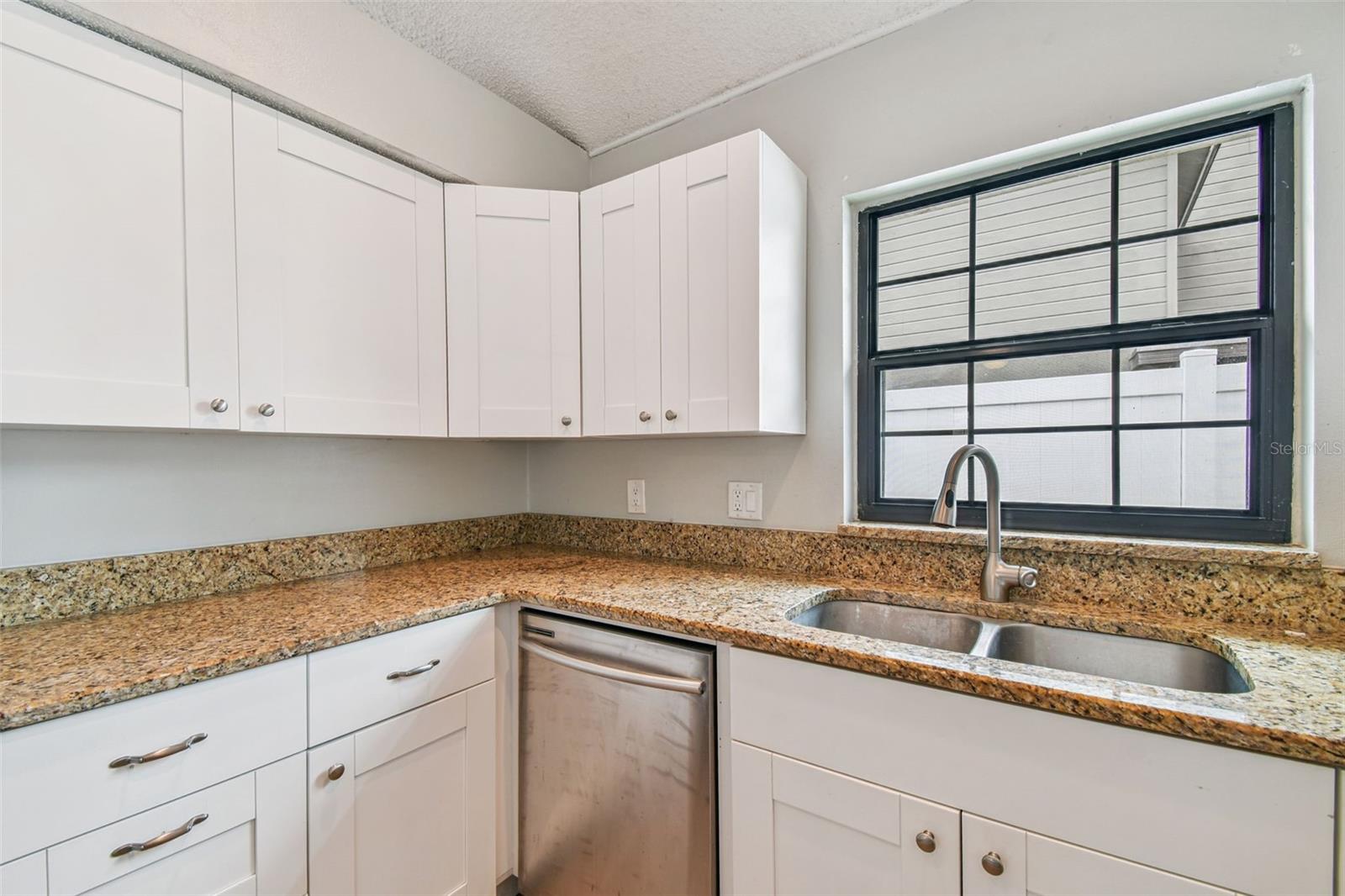 Image 29 of 76 For 12811 Millridge Forest Street E