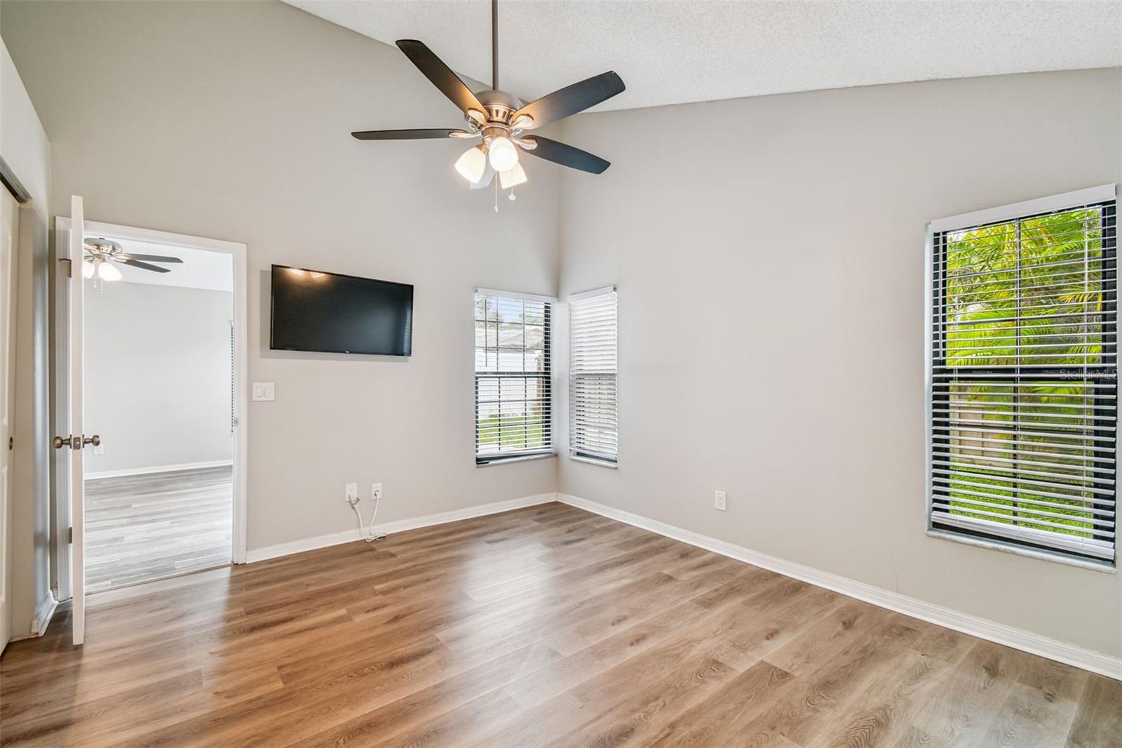 Image 32 of 76 For 12811 Millridge Forest Street E