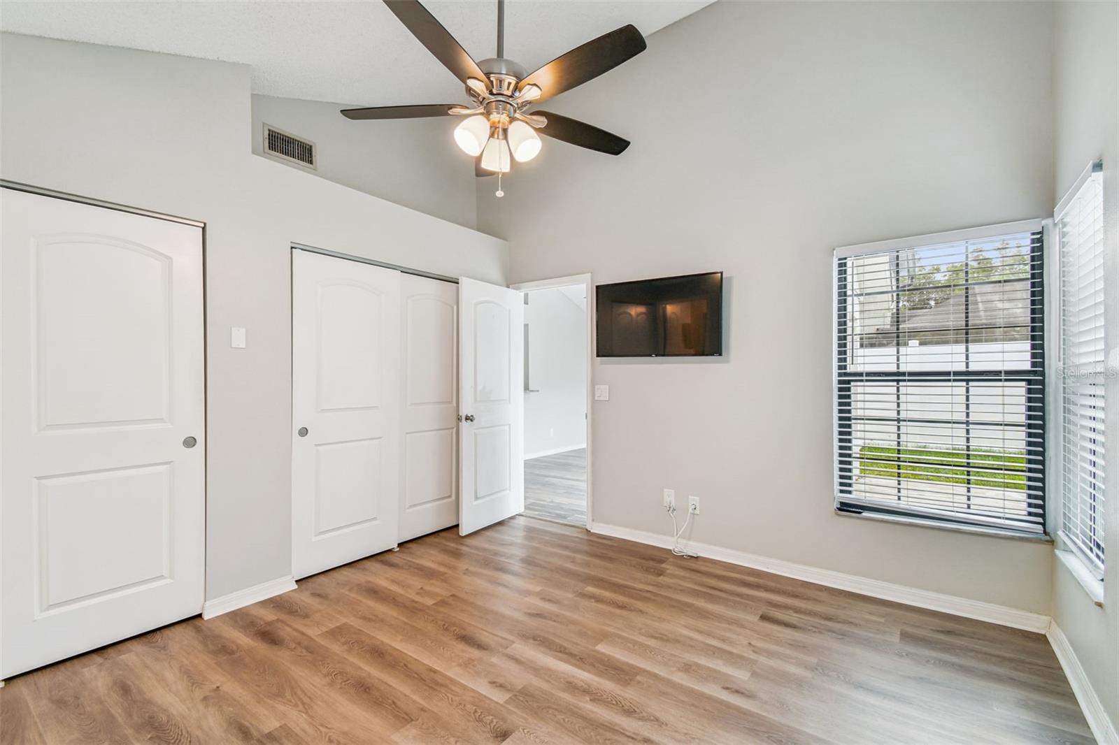 Image 33 of 76 For 12811 Millridge Forest Street E