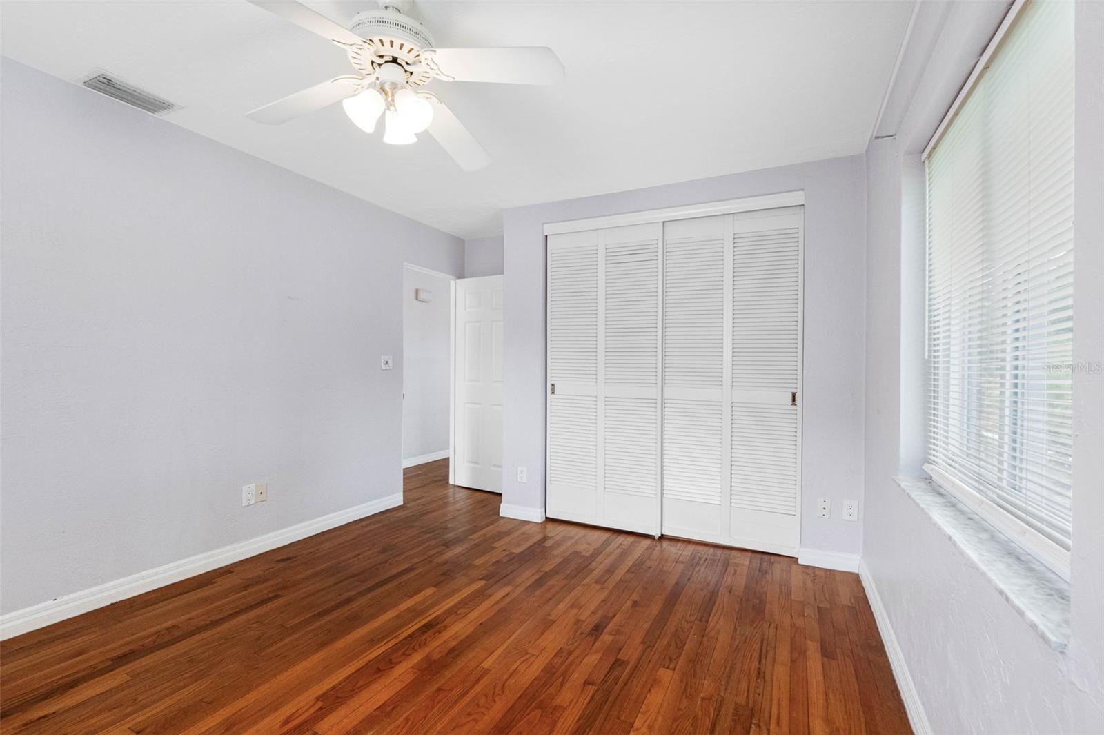 Image 10 of 33 For 4320 Yardley Avenue N