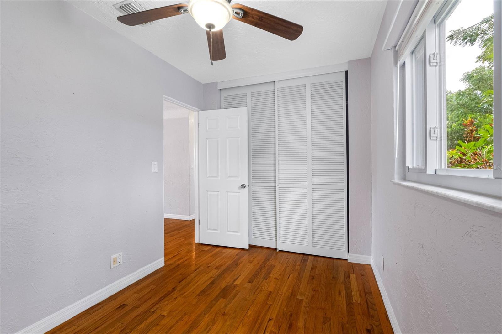 Image 12 of 33 For 4320 Yardley Avenue N