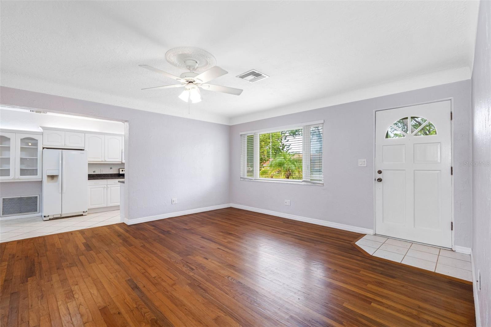 Image 13 of 33 For 4320 Yardley Avenue N