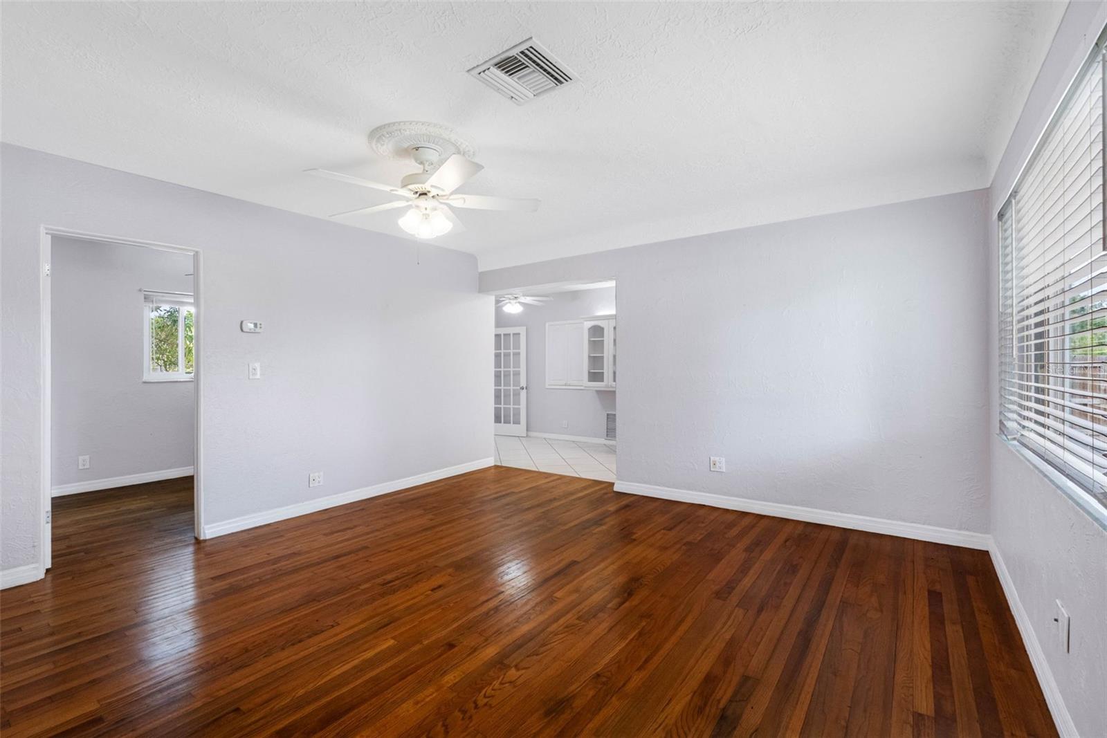 Image 14 of 33 For 4320 Yardley Avenue N