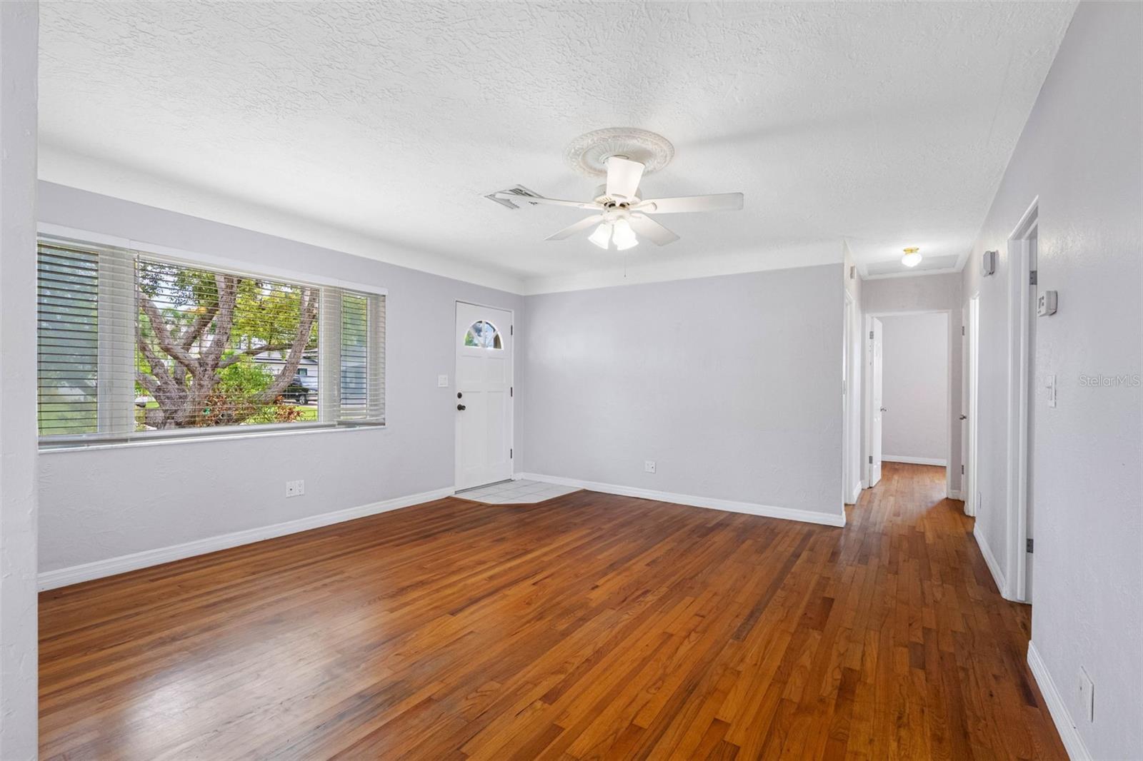 Image 16 of 33 For 4320 Yardley Avenue N