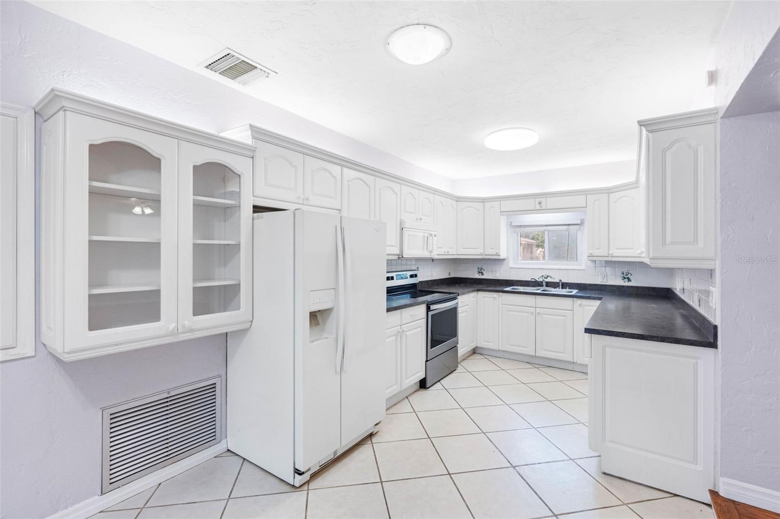 Image 17 of 33 For 4320 Yardley Avenue N