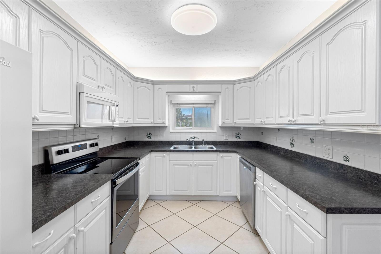 Image 19 of 33 For 4320 Yardley Avenue N