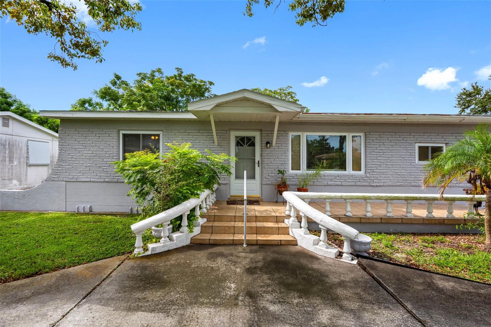 Image 2 of 33 For 4320 Yardley Avenue N