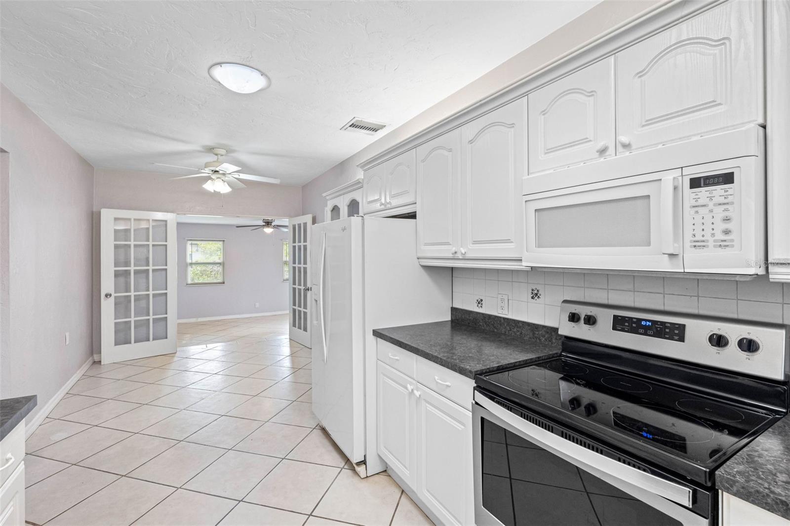 Image 21 of 33 For 4320 Yardley Avenue N
