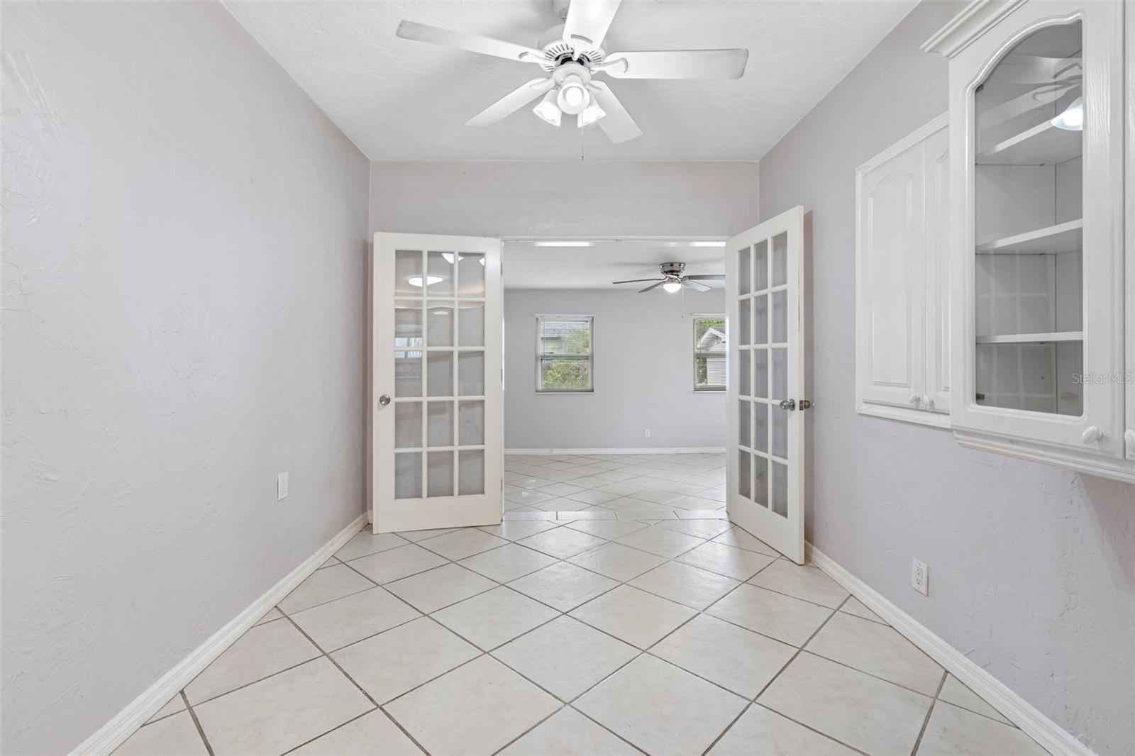 Image 22 of 33 For 4320 Yardley Avenue N