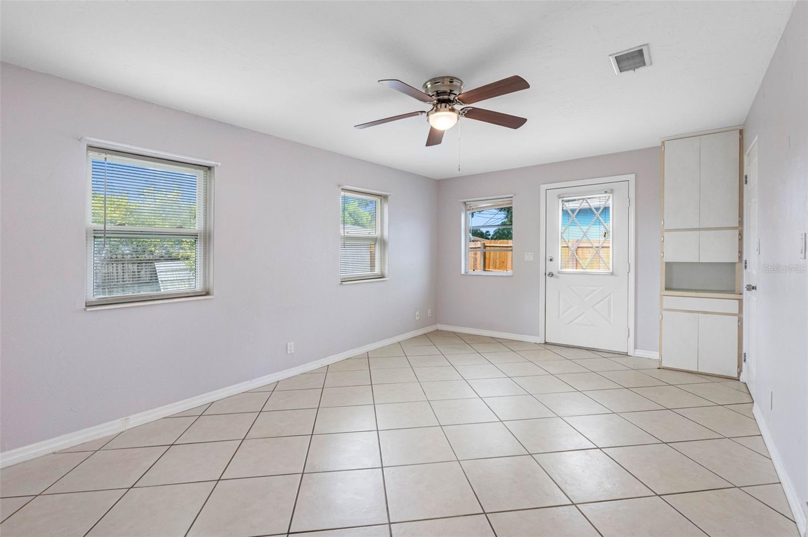 Image 25 of 33 For 4320 Yardley Avenue N