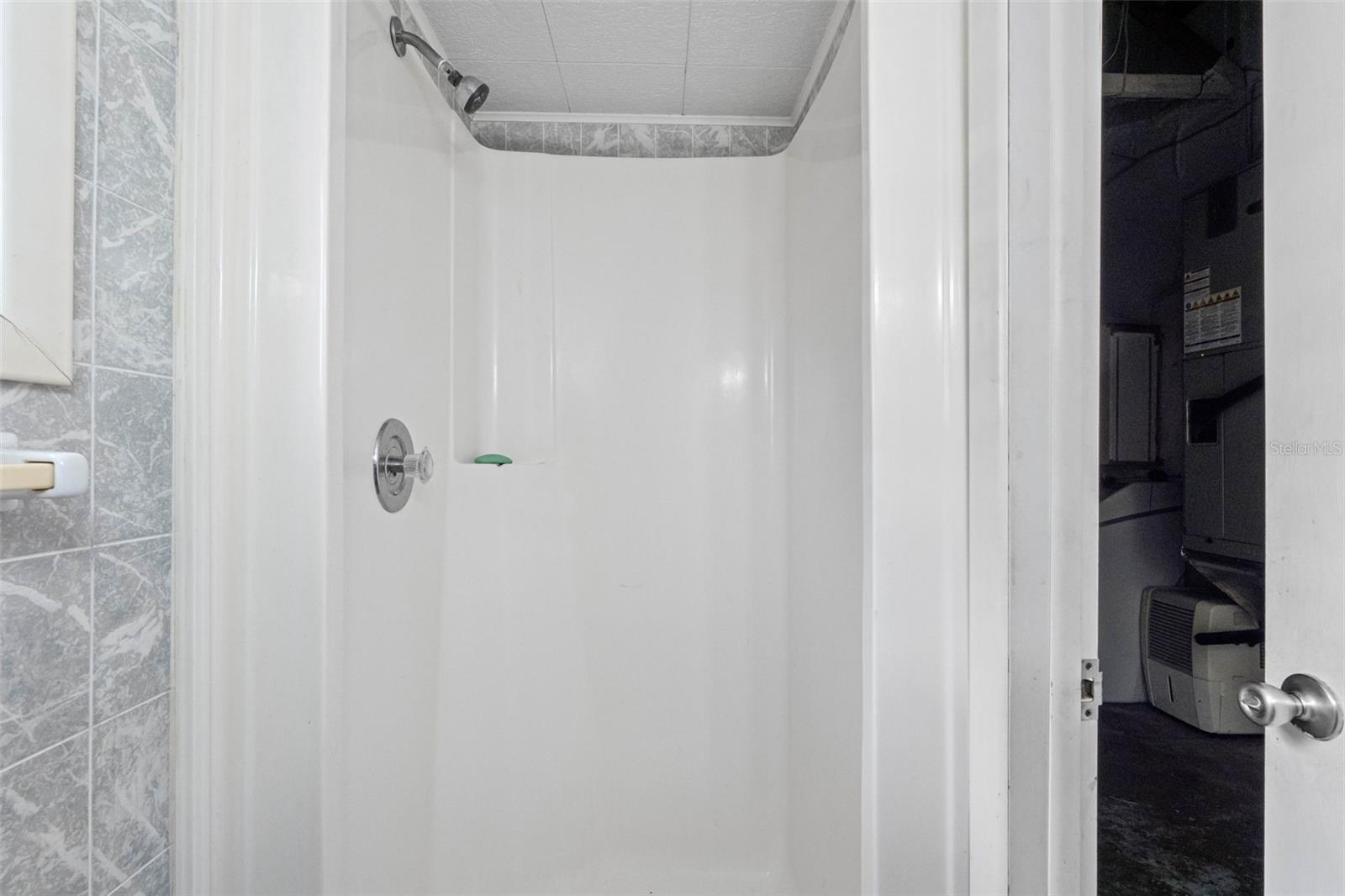 Image 31 of 33 For 4320 Yardley Avenue N