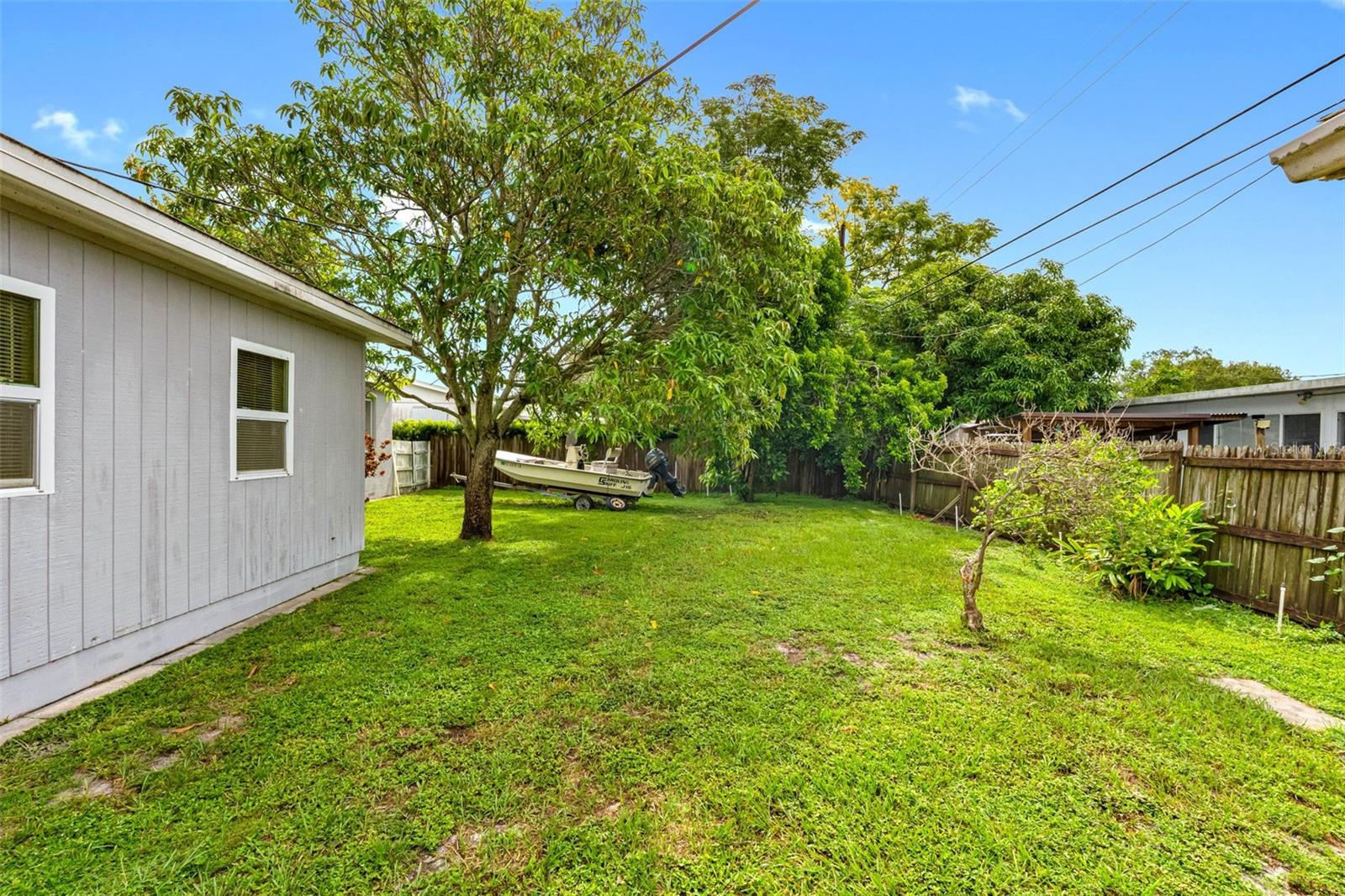 Image 5 of 33 For 4320 Yardley Avenue N