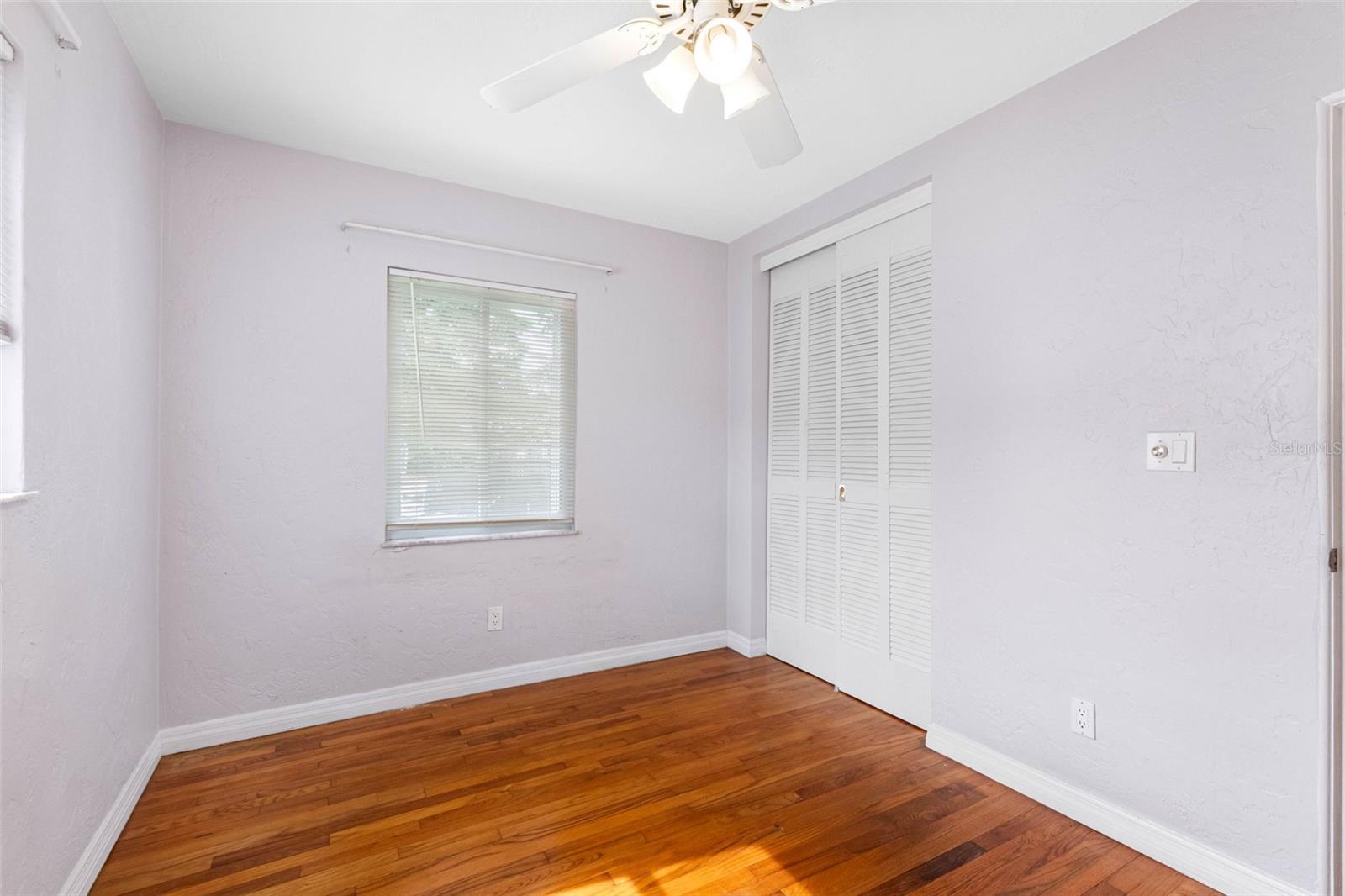 Image 6 of 33 For 4320 Yardley Avenue N