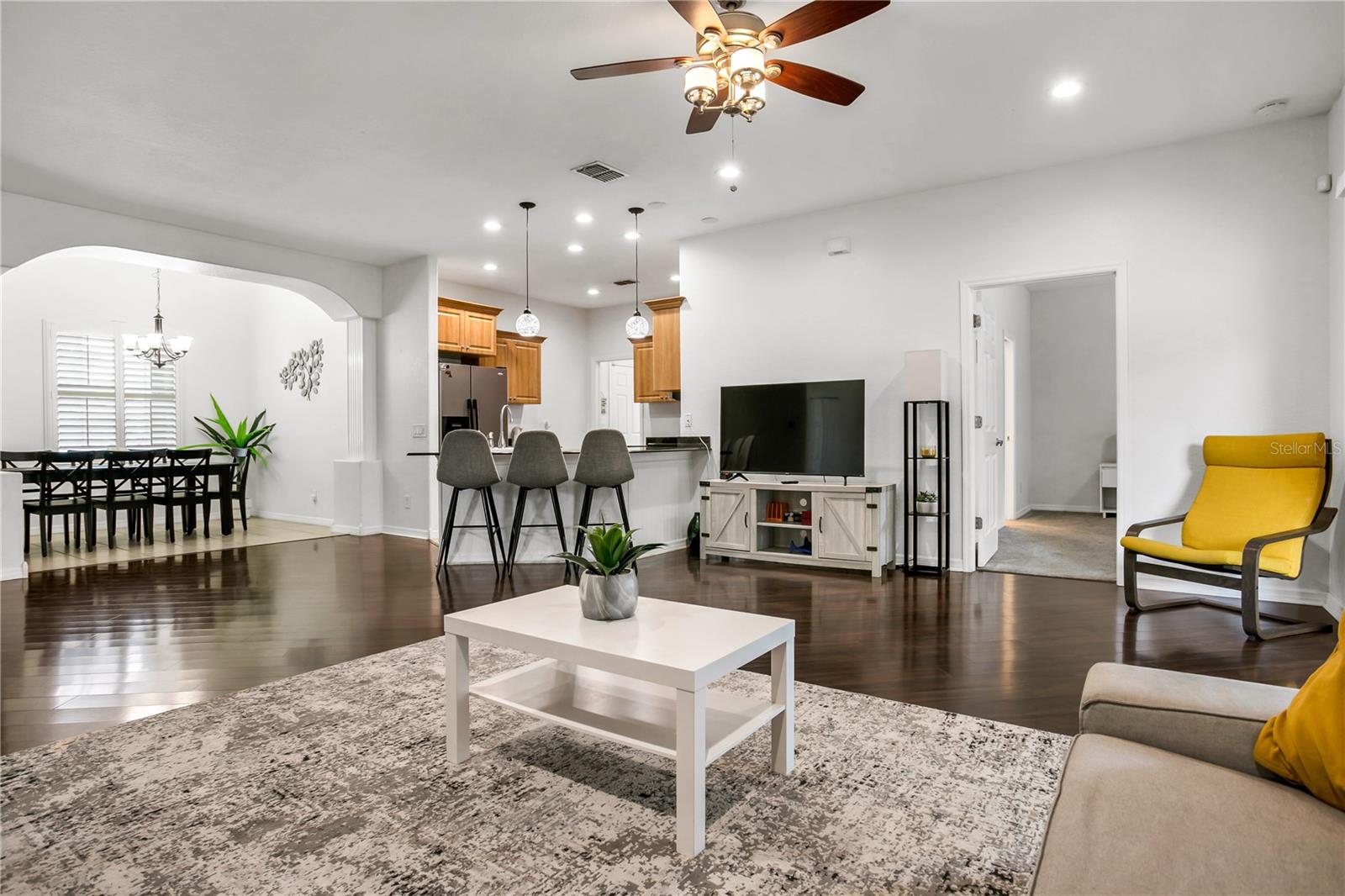 Image 2 of 40 For 1239 Vista Way