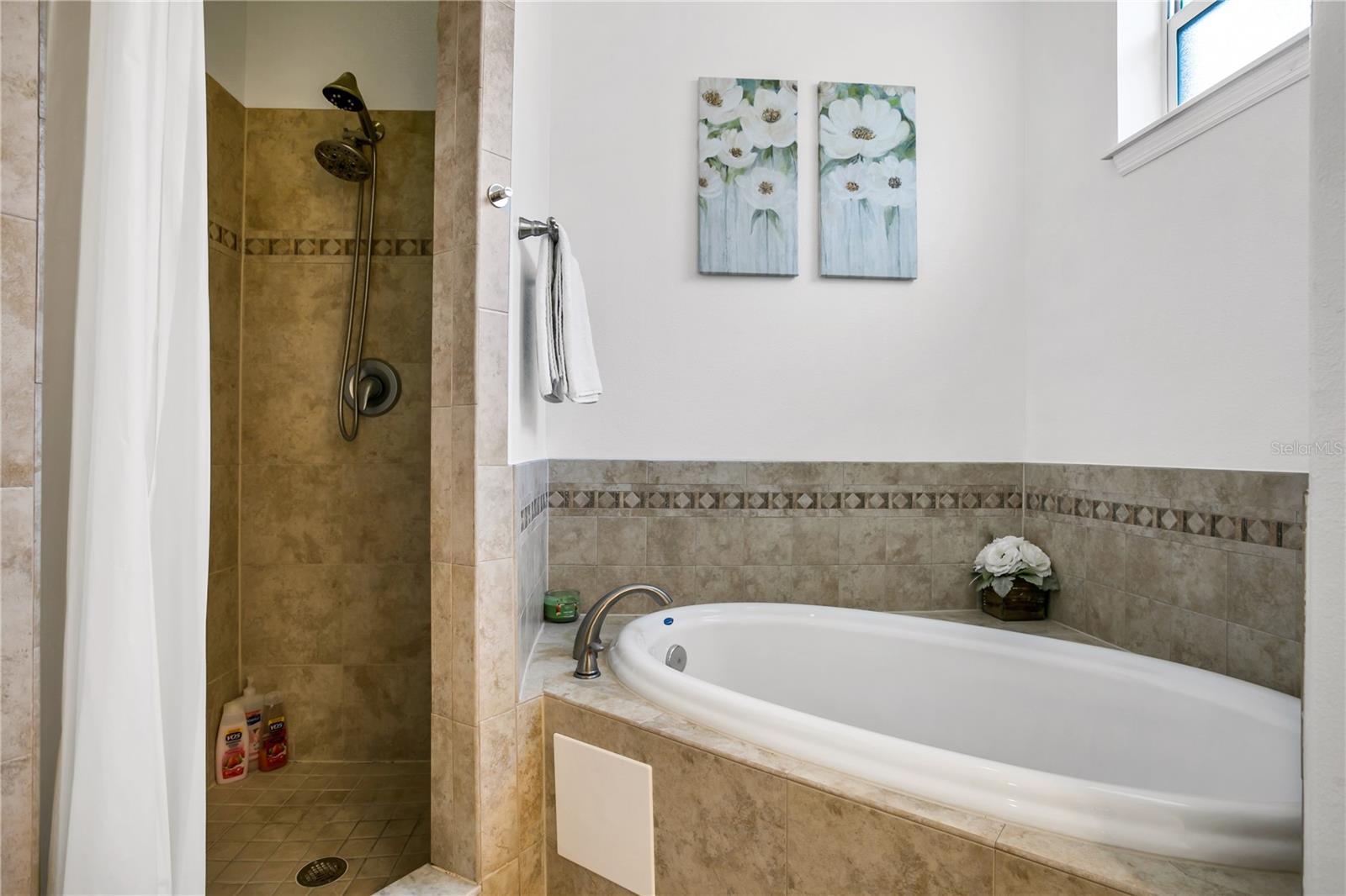 Image 22 of 40 For 1239 Vista Way