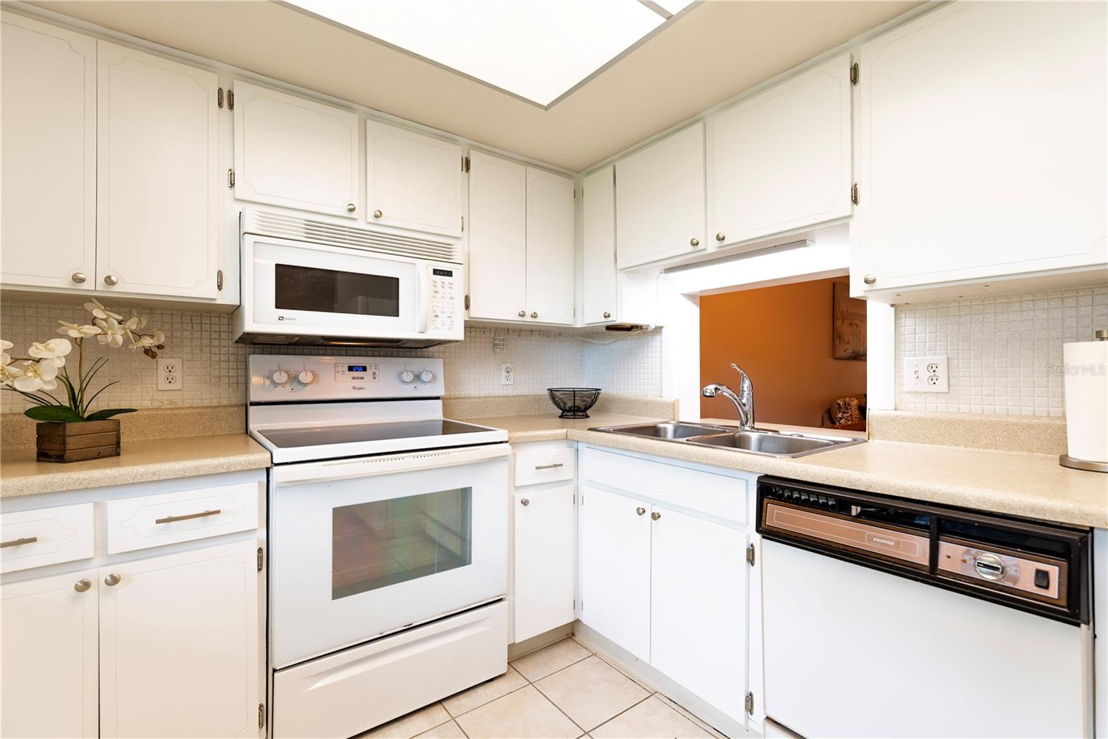 Image 15 of 30 For 1701 Pinehurst Road 32f