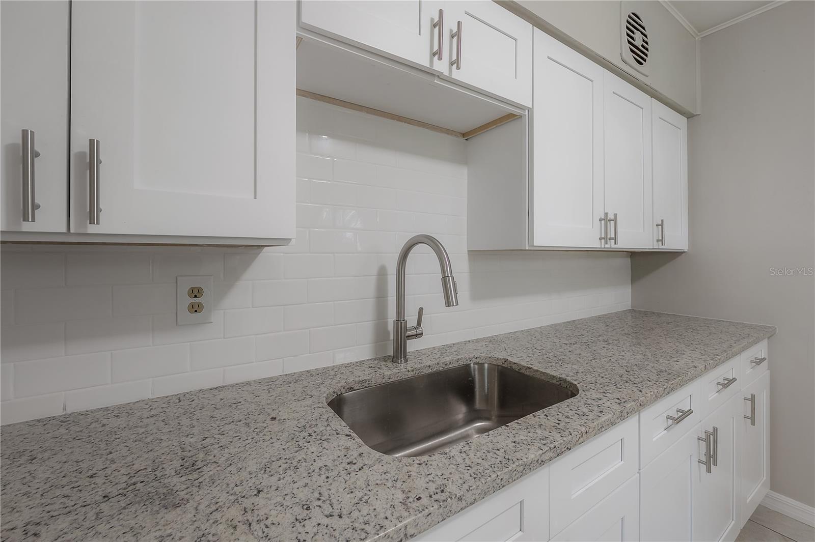 Image 8 of 29 For 10411 Woodmere Road