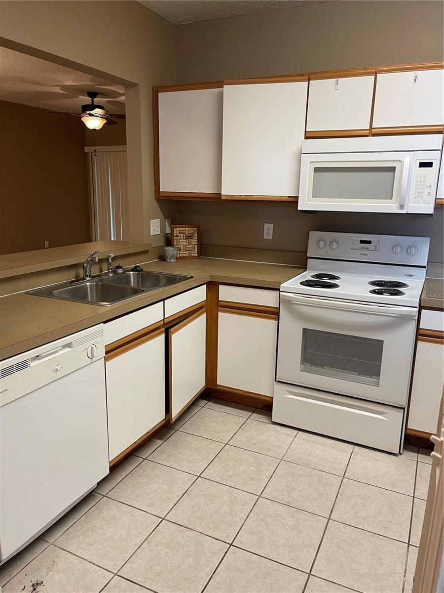 Image 3 of 12 For 6022 Portsdale Place 201