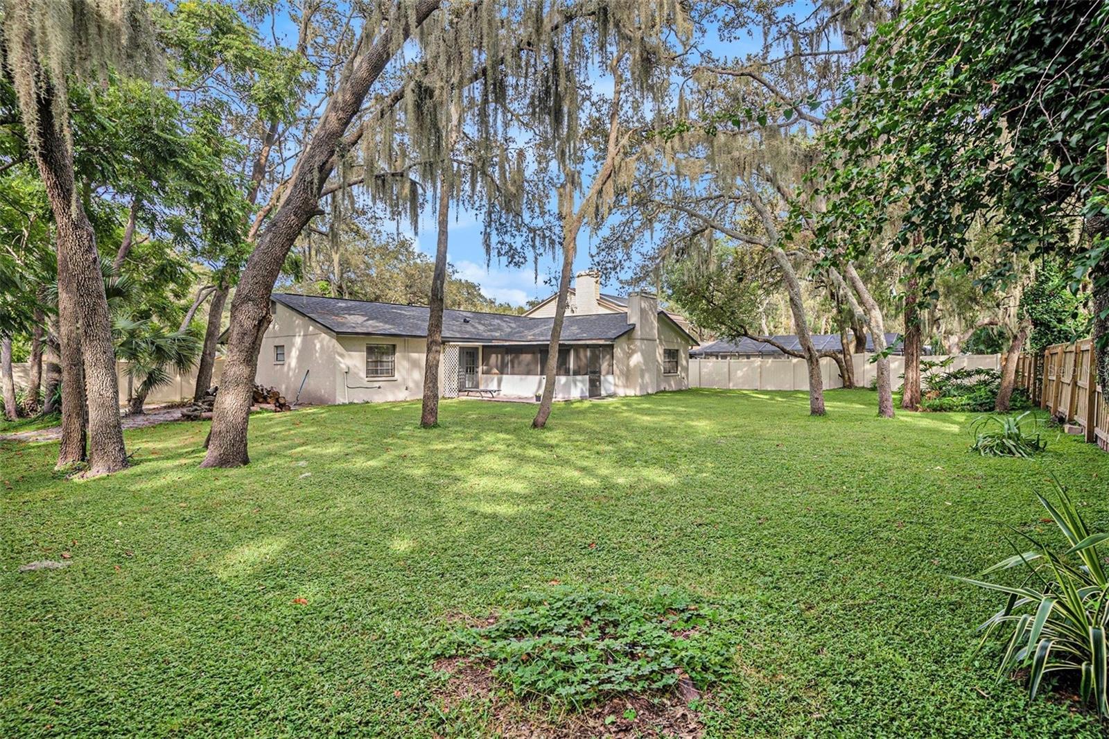 Image 5 of 23 For 113 Bloomingfield Drive