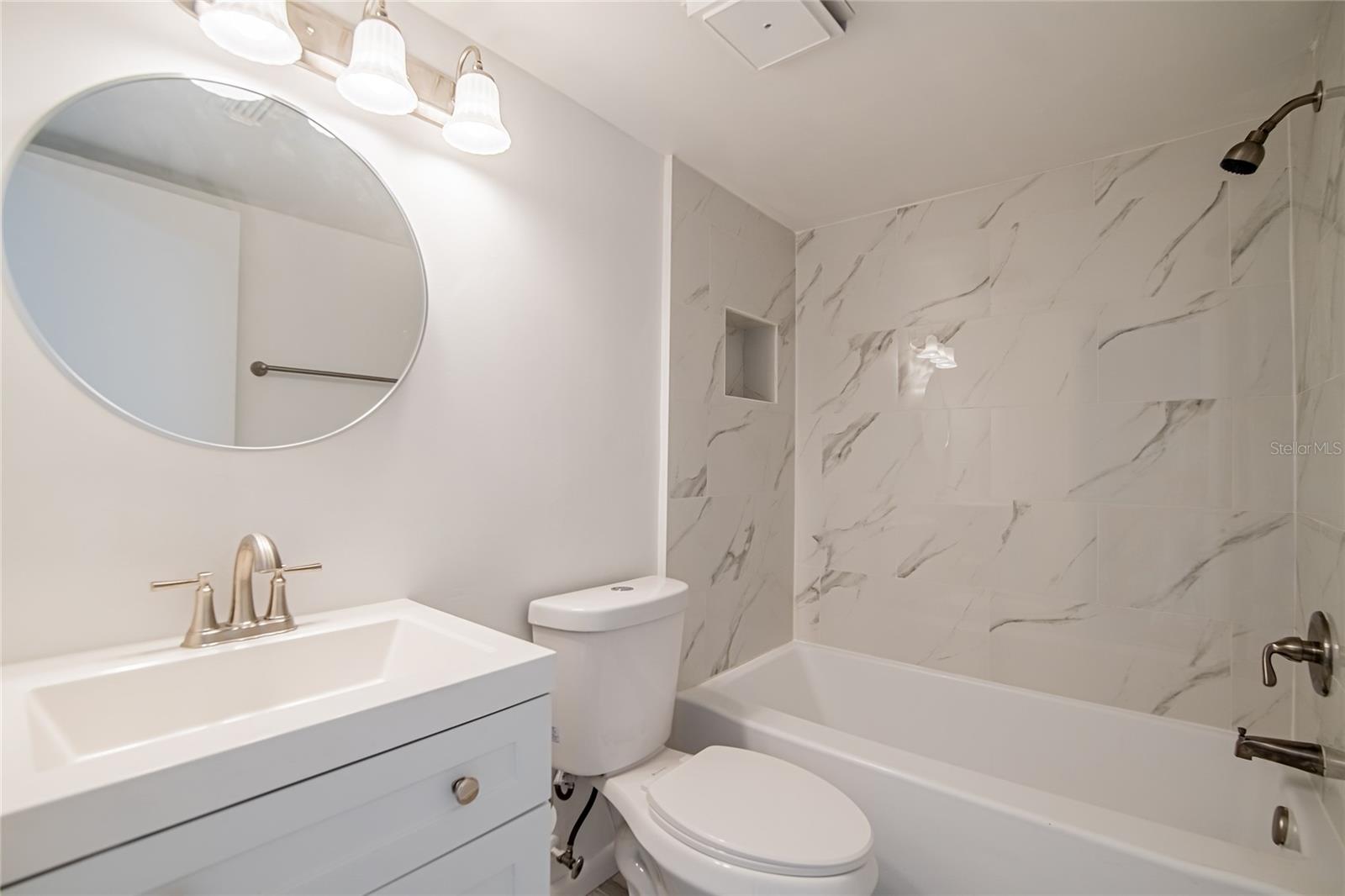 Image 12 of 17 For 611 Highview Circle N